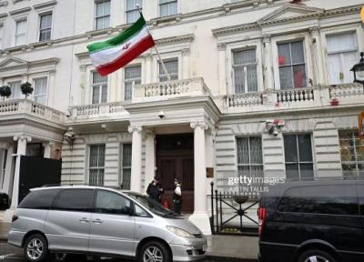 شعارنویسی و پاشیدن رنگ روی دیوارهای سفارت ایران در لندن