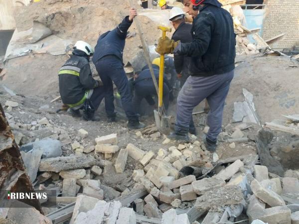 ریزش هولناک یک ساختمان در تهران ، بیرون کشیدن 12 مصدوم از زیر آوار تا به امروز ؛ حال 3 نفر وخیم است